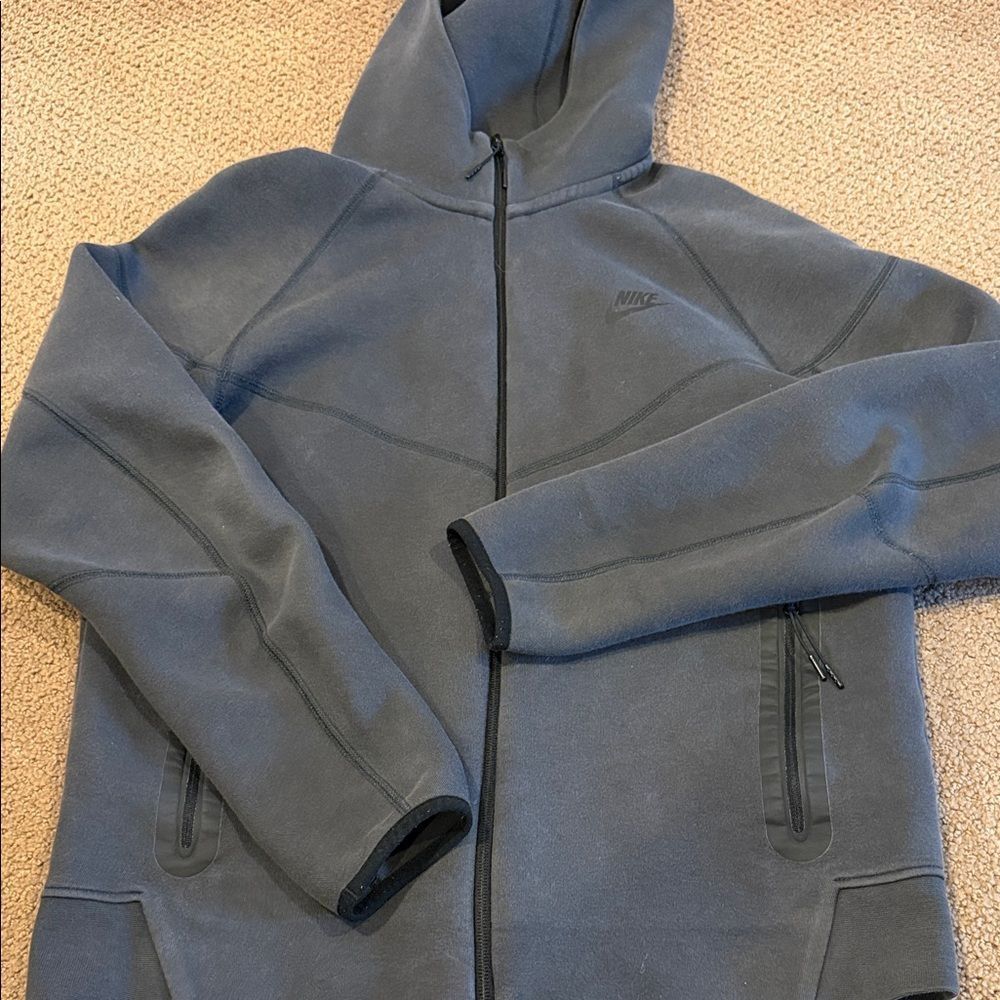 Nike Sportswear Tech Fleece Windrunner Full-Zip Hoodie – Men’s Medium